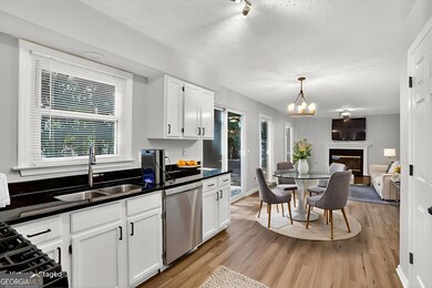 524 Meadowfield Ct, Lawrenceville, GA 30043 - photo 2