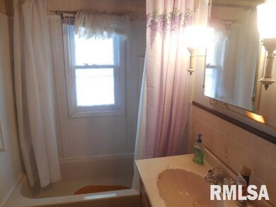1635 W 3rd St, Davenport, IA 52802 - photo 7
