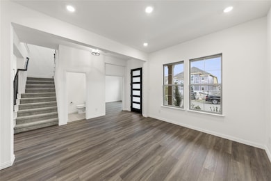 1511 Trailblazer  Dining