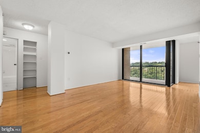 The Brittany unit 910, Arlington, VA 22204 - photo 6