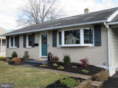 490 Macoby St, Pennsburg, PA 18073 - photo 2