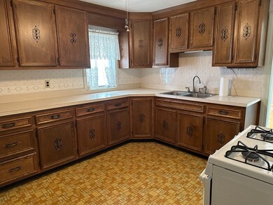 62 Chambers St, Lowell, MA 01852 - photo 3