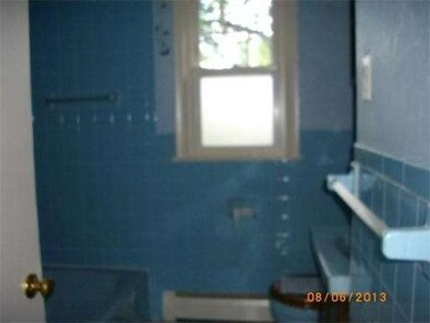 109 Cheyenne Rd, Springfield, MA 01109 - photo 4