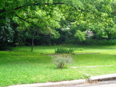 106 W Peach St, Fredericksburg, TX 78624 - photo 7