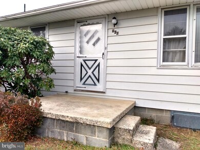 637 Hamilton Ave, Chambersburg, PA 17202 - photo 3