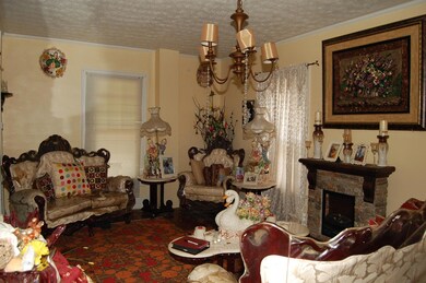 Joyce livingroom
