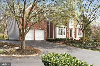 12716 Pond Crest Ln, Herndon, VA 20171 - photo 2