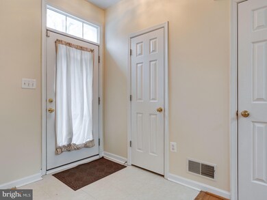 9198 Cardinal Forest Ln unit 49, Lorton, VA 22079 - photo 3