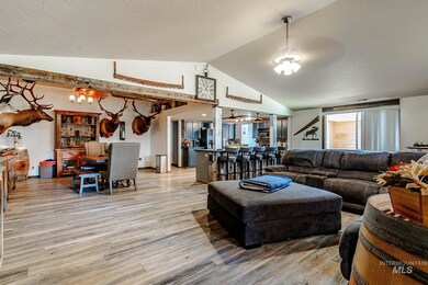 211 S Valley Dr, Nampa, ID 83686 - photo 4