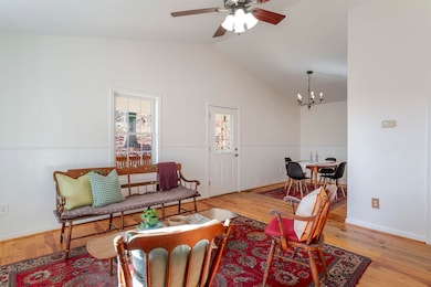 444 Peach St, Staunton, VA 24401 - photo 6