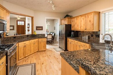 2298 NW Meadow Ct, Bend, OR 97701 - photo 4