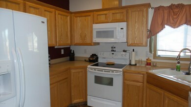 208 S Zeus St, Moxee, WA 98936 - photo 7