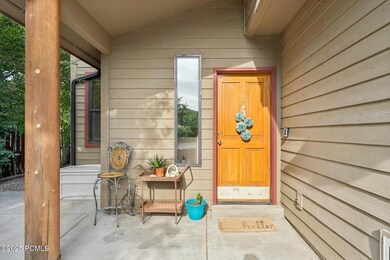 5_Front-Entry_1800x1200_4237895