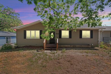 Huge rambler with front fenced yard