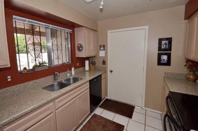 Kitchen (view 1)
