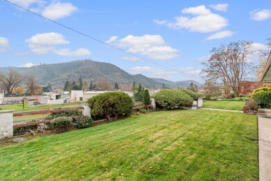 227 4th Ave, Gold Hill, OR 97525 - photo 5