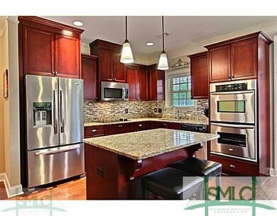 Kitchen. Granite, Double Ovens, Seperate Cooktop