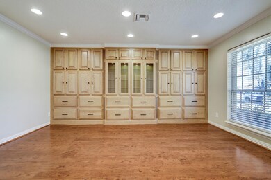 10319 Green Tree Rd, Houston, TX 77042 - photo 3