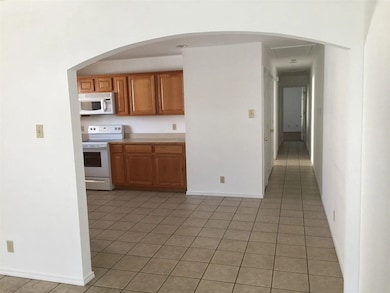 807 N Cleveland Ave unit 805, Sherman, TX 75090 - photo 2