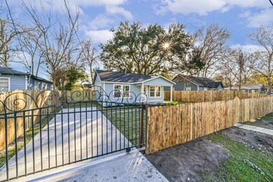 3204 Caplin St, Houston, TX 77026 - photo 5