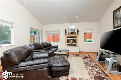 Living Room 20200728-DW-4887