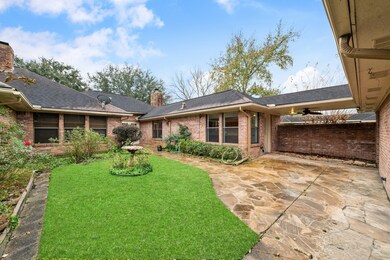 211 Skyview Terrace unit 201, Friendswood, TX 77546 - photo 3