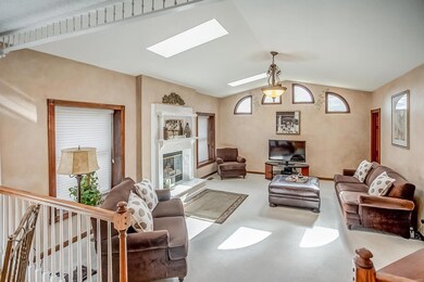 14 Lindenwood Dr, Collinsville, IL 62234 - photo 2