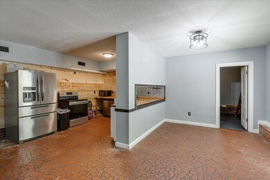 04-404 7th St-4
