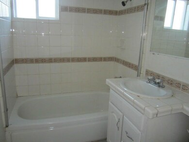 197-304497 BATH 1