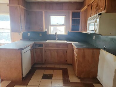 504 Fannin St, Millsap, TX 76066 - photo 6