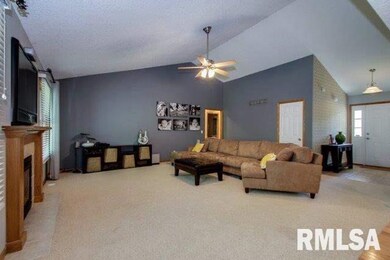 4612 N Sturdevant St, Davenport, IA 52806 - photo 5