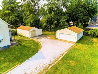 * NICE LONG DRIVEWAY WITH A 2 CAR AND 1 CAR DETACH