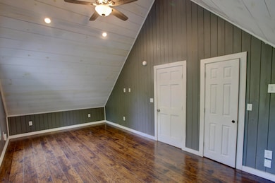 6 Meadow Ln - Upstairs