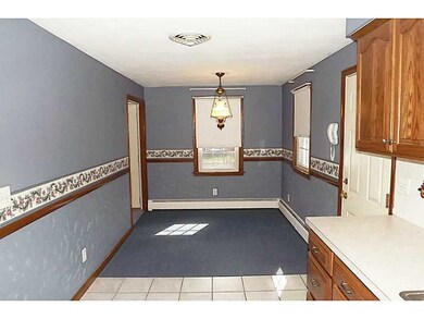 Kitchen. Dining Area