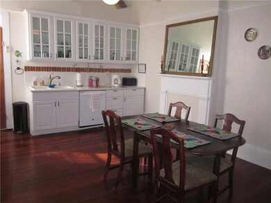 Kitchen, dinette area
