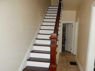 Entry/Foyer.
