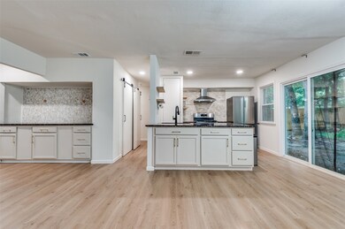 28 Regents Park, Bedford, TX 76022 - photo 3