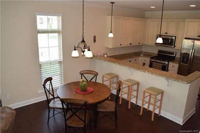 Breakfast area with bar