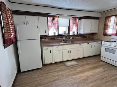 360 W 6th St, Peru, IN 46970 - photo 7