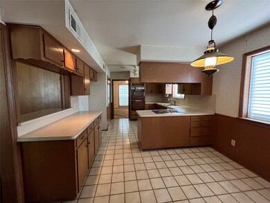 Breakfast room and Kitchen