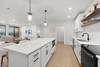 Large Center Island- Quartz Countertops