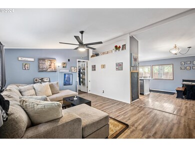 352 NE Faulconer Ct, Sheridan, OR 97378 - photo 7