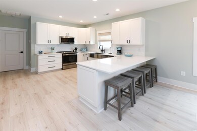 Kitchen with kitchen peninsula, appliances with st