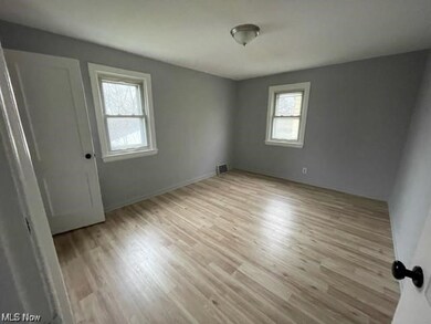 21105 Hansen Rd, Maple Heights, OH 44137 - photo 7