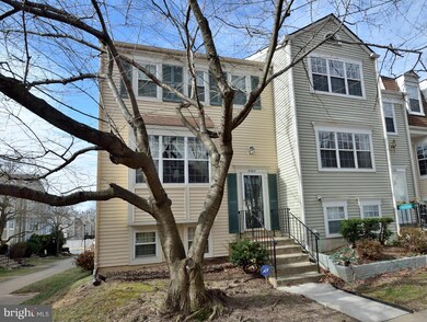 2363 Hunters Square Ct, Reston, VA 20191 - photo 2