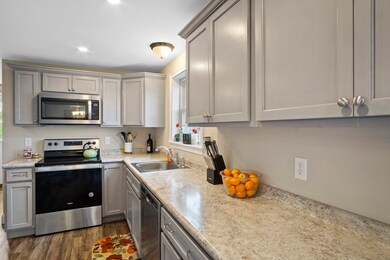 121 Timber Ridge Dr, Milford, NH 03055 - photo 5