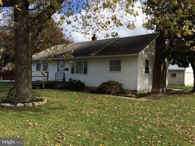 519 Chestnut St, Shoemakersville, PA 19555 - photo 2