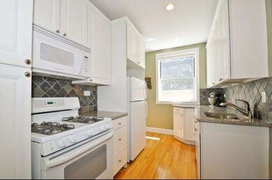 2051 W Ainslie St unit 2W, Chicago, IL 60625 - photo 3