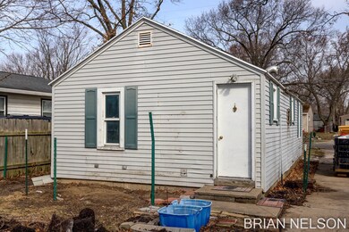 7-web-or-mls-924 34th St SW, Wyoming-7