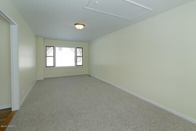 1327 Cherokee-05_TN